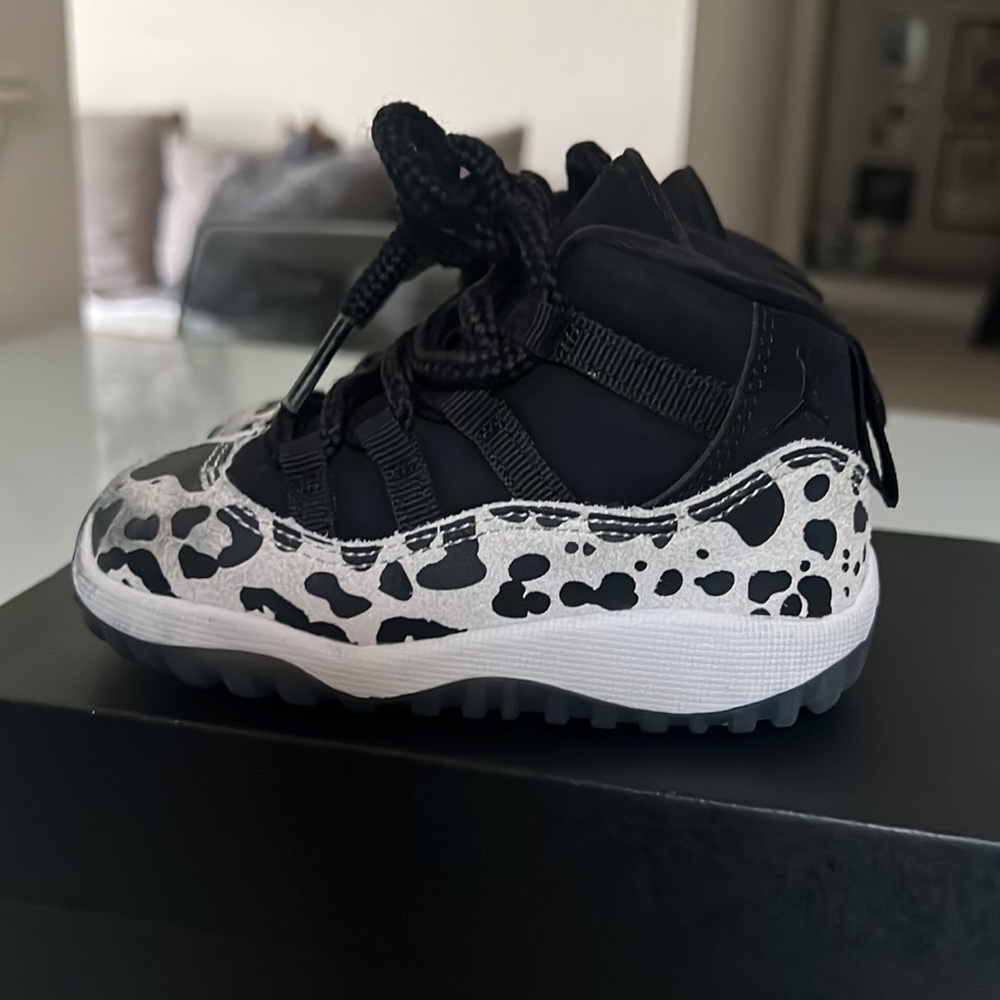 JORDAN 11 RETRO - 6C TODDLER BLACK / GYM RED / SAIL WHITE - Picture 8 of 11